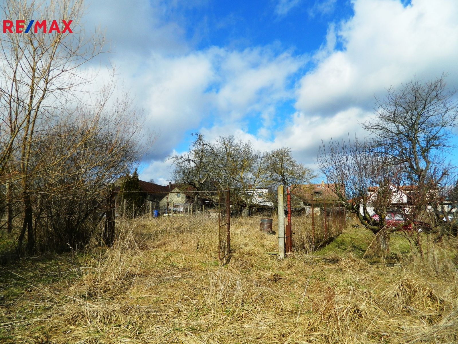 Pozemek zahrnuje dvě parcely.