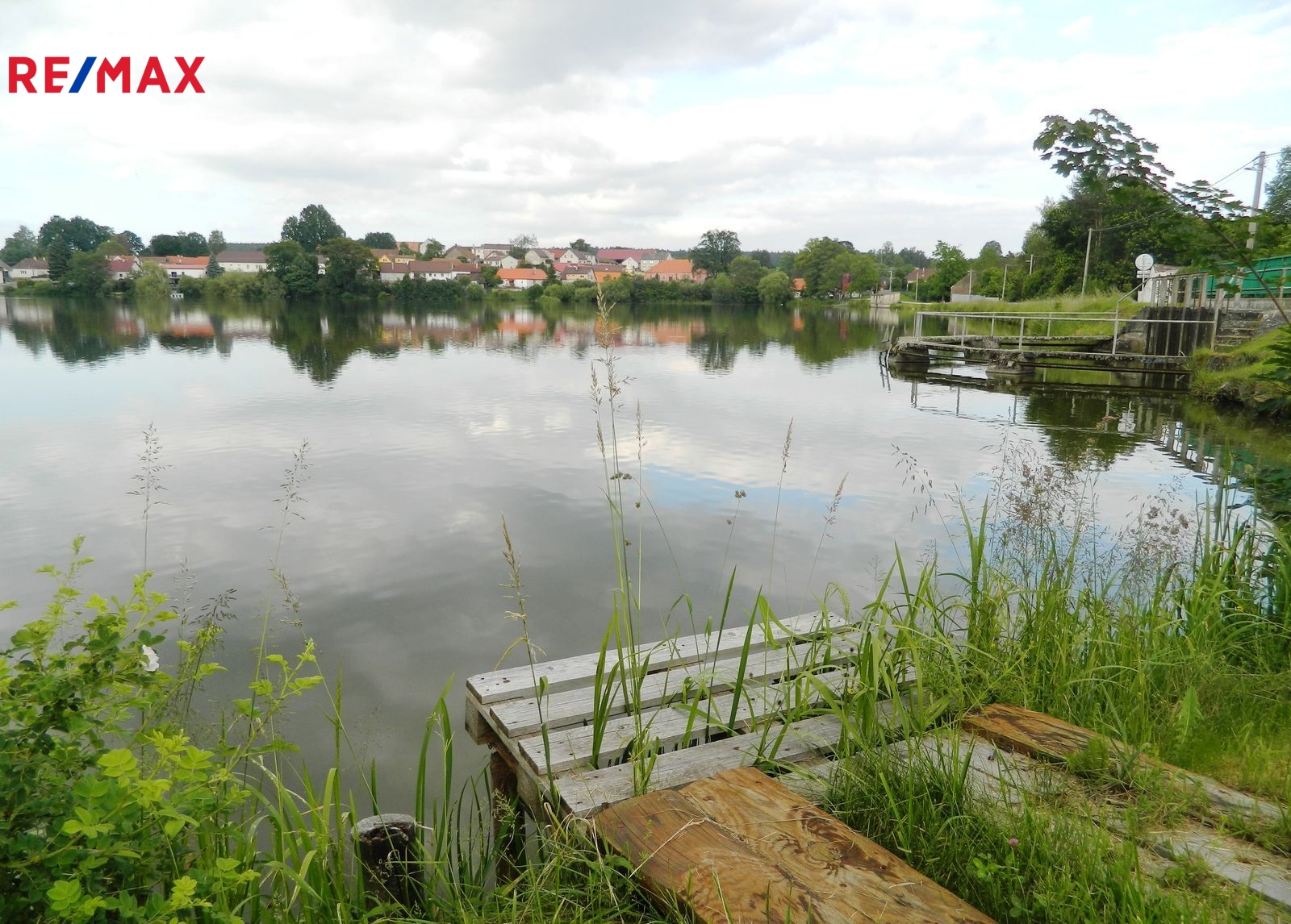 Borovany protkává cyklotrasa z Bechyně.