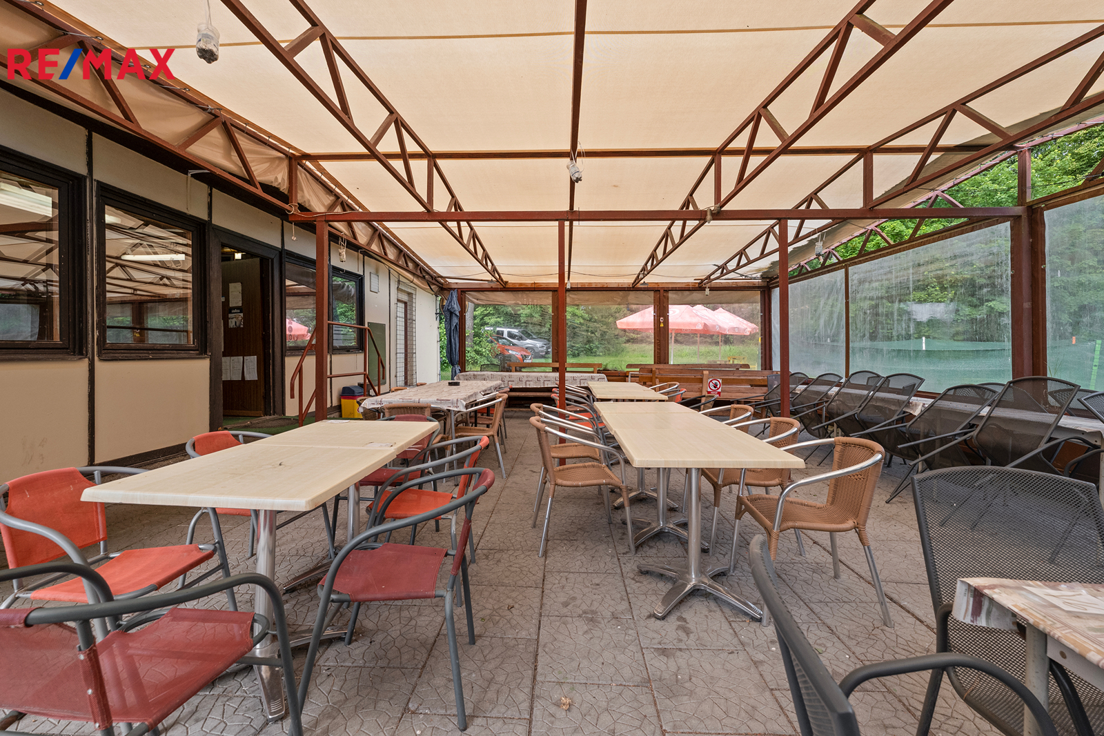 Exteriér restaurace.