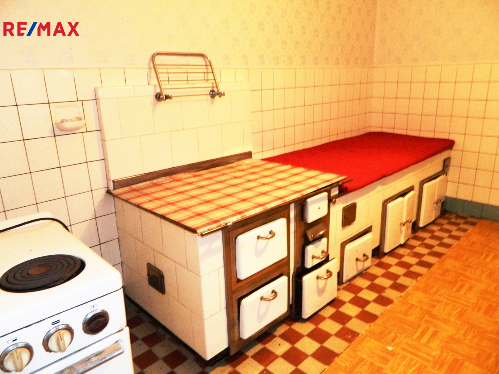 Funkční kachlová kamna.