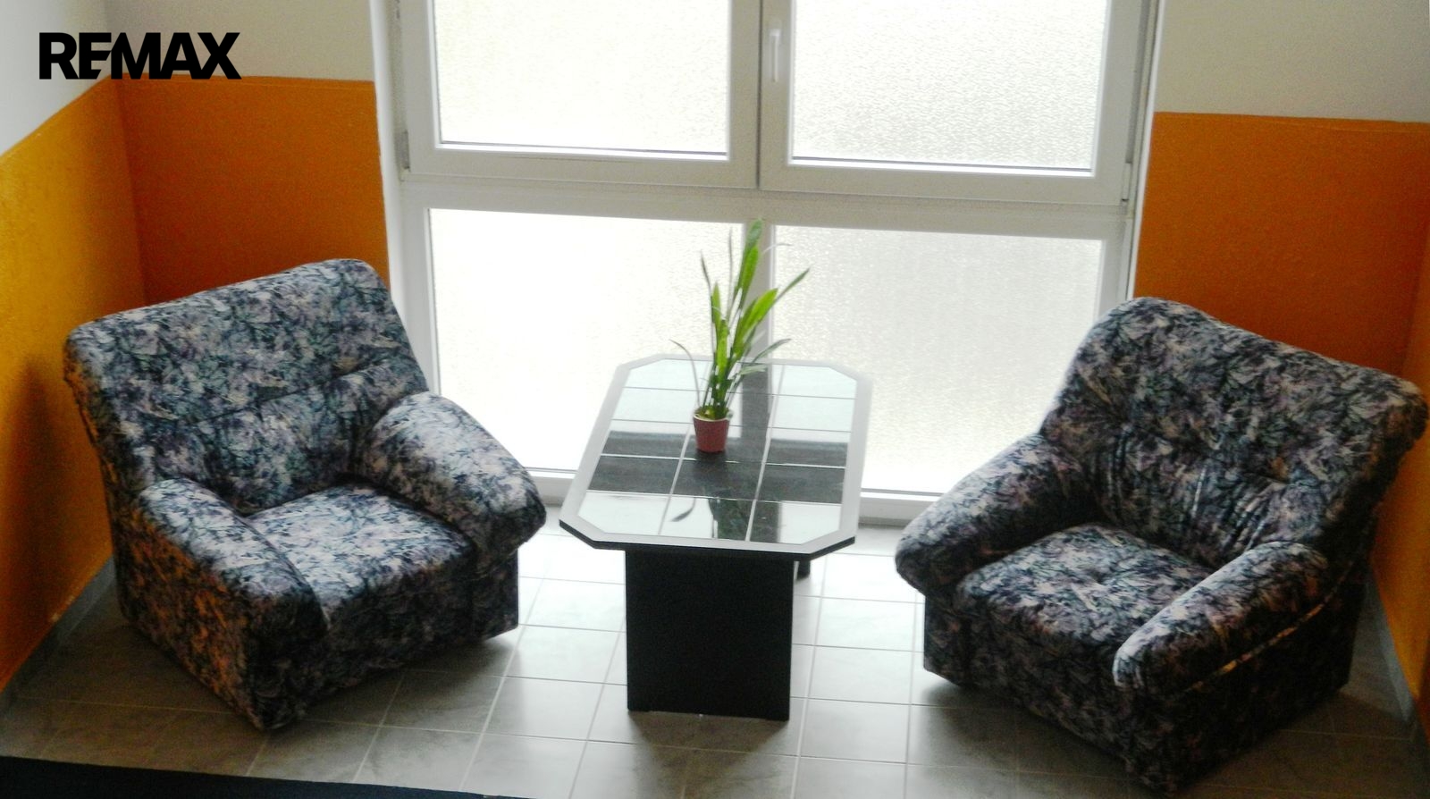 Odpočinkové zákoutí na schodišti.