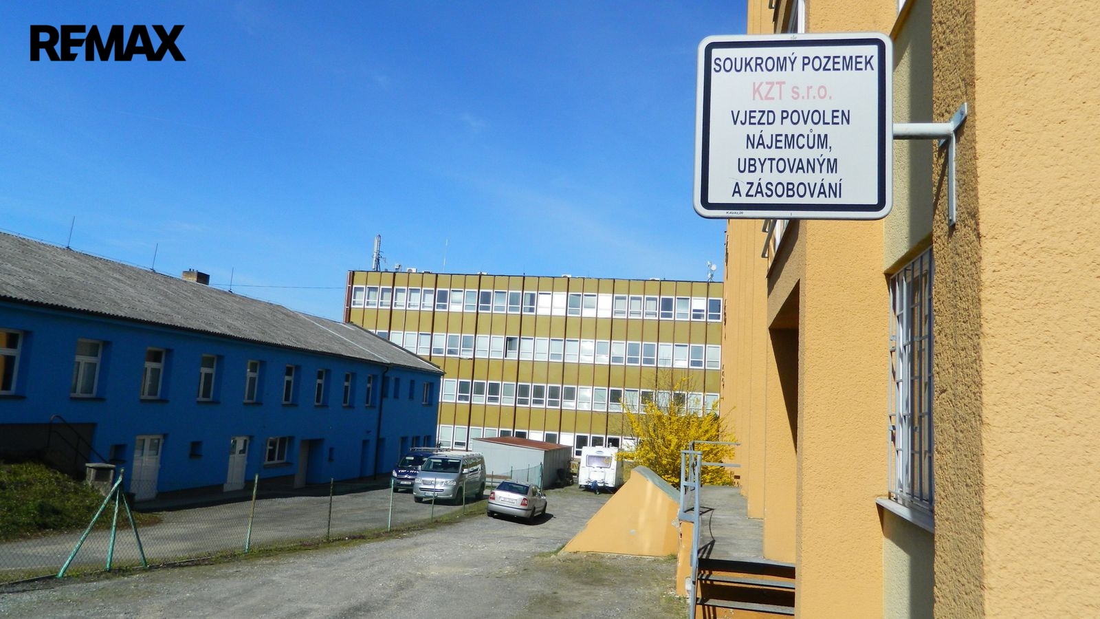 Parkování v zadním traktu.