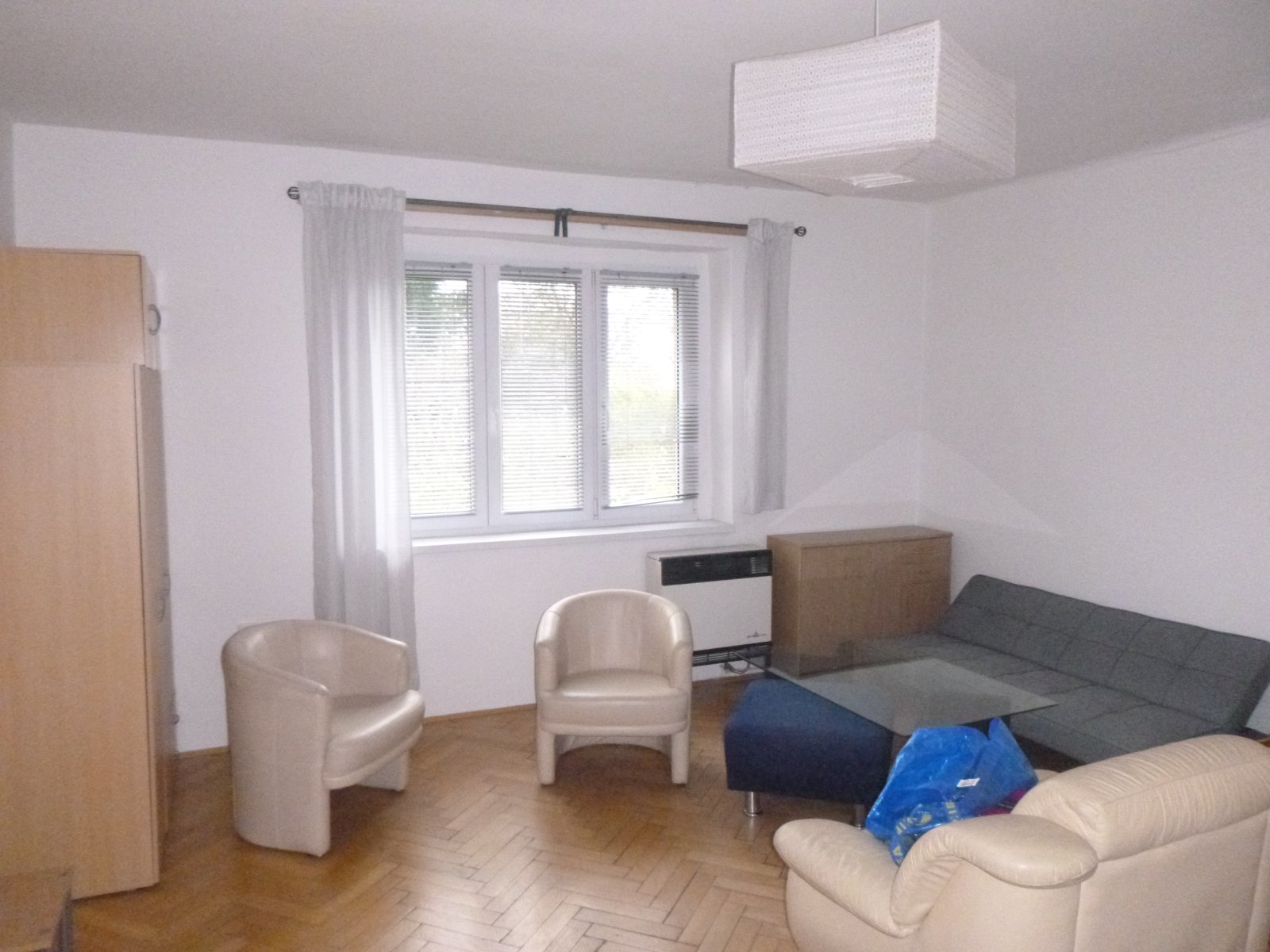 ložnice s výhledem  do zahrady.JPG