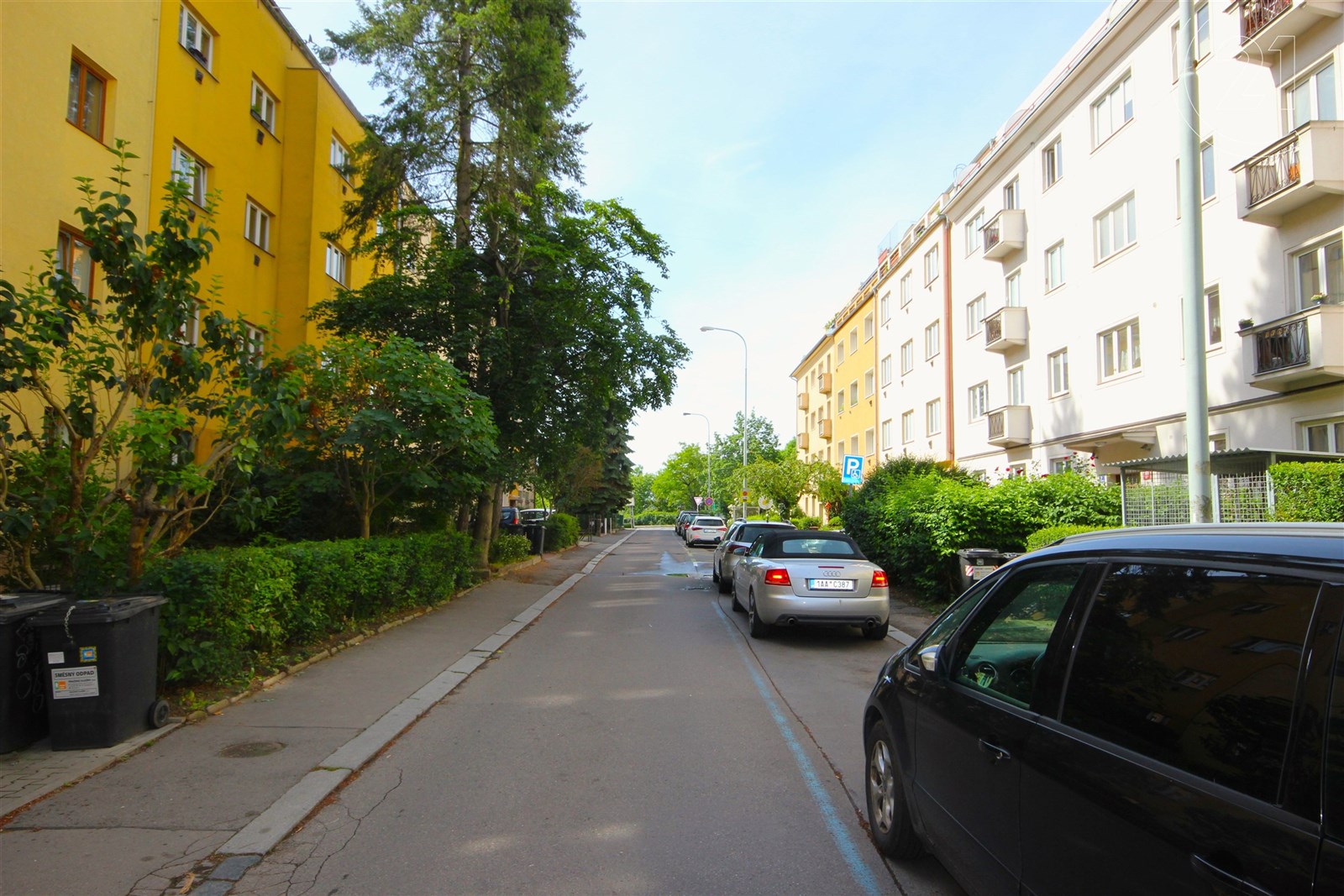 Ulice před domem. Počátecká ul. 9.