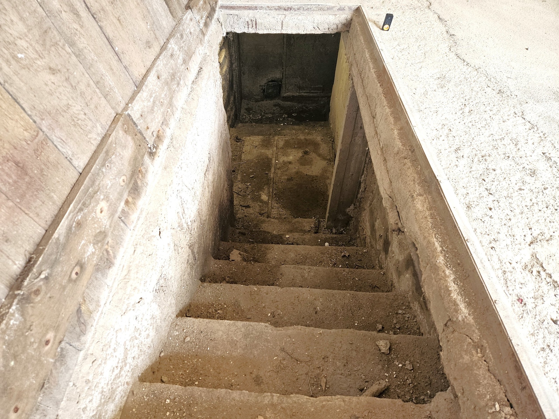 schodiště do sklepa