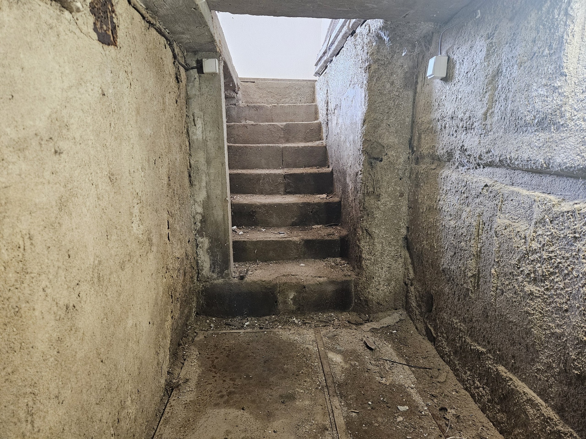 schodiště do sklepa