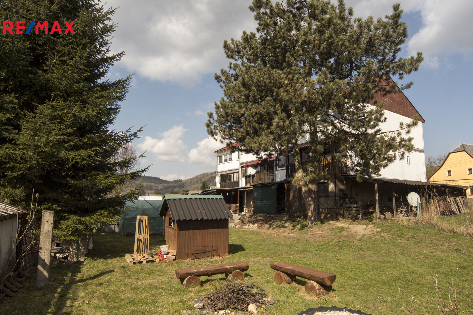 zahrádky před domy