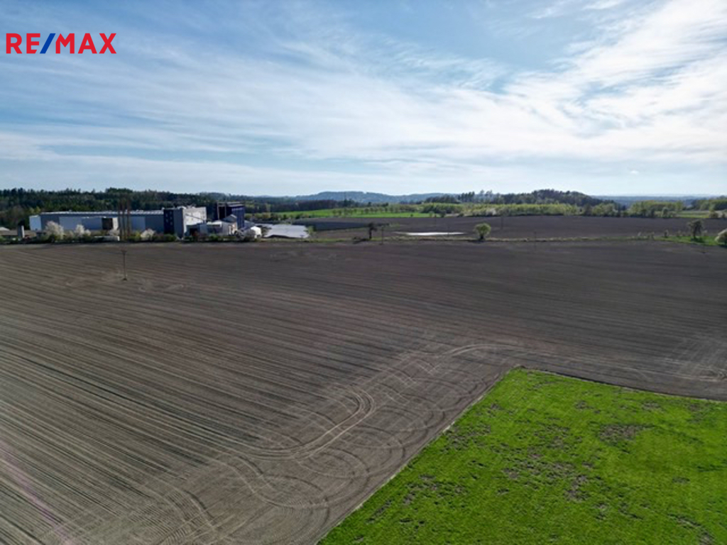 Velký pozemek na výstavbu farmy