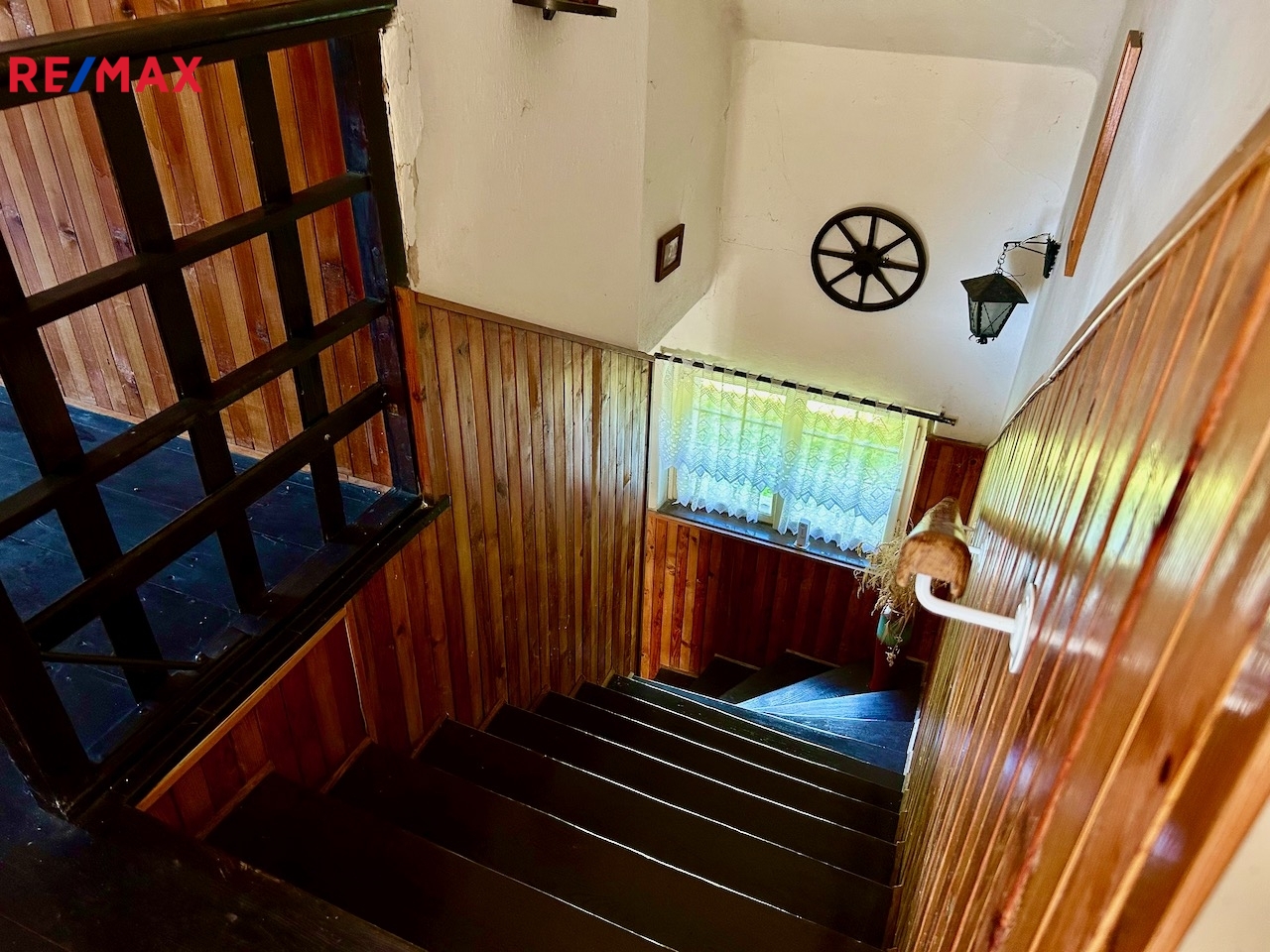 Krásná chalupa se stodolou - Křivoklátsko