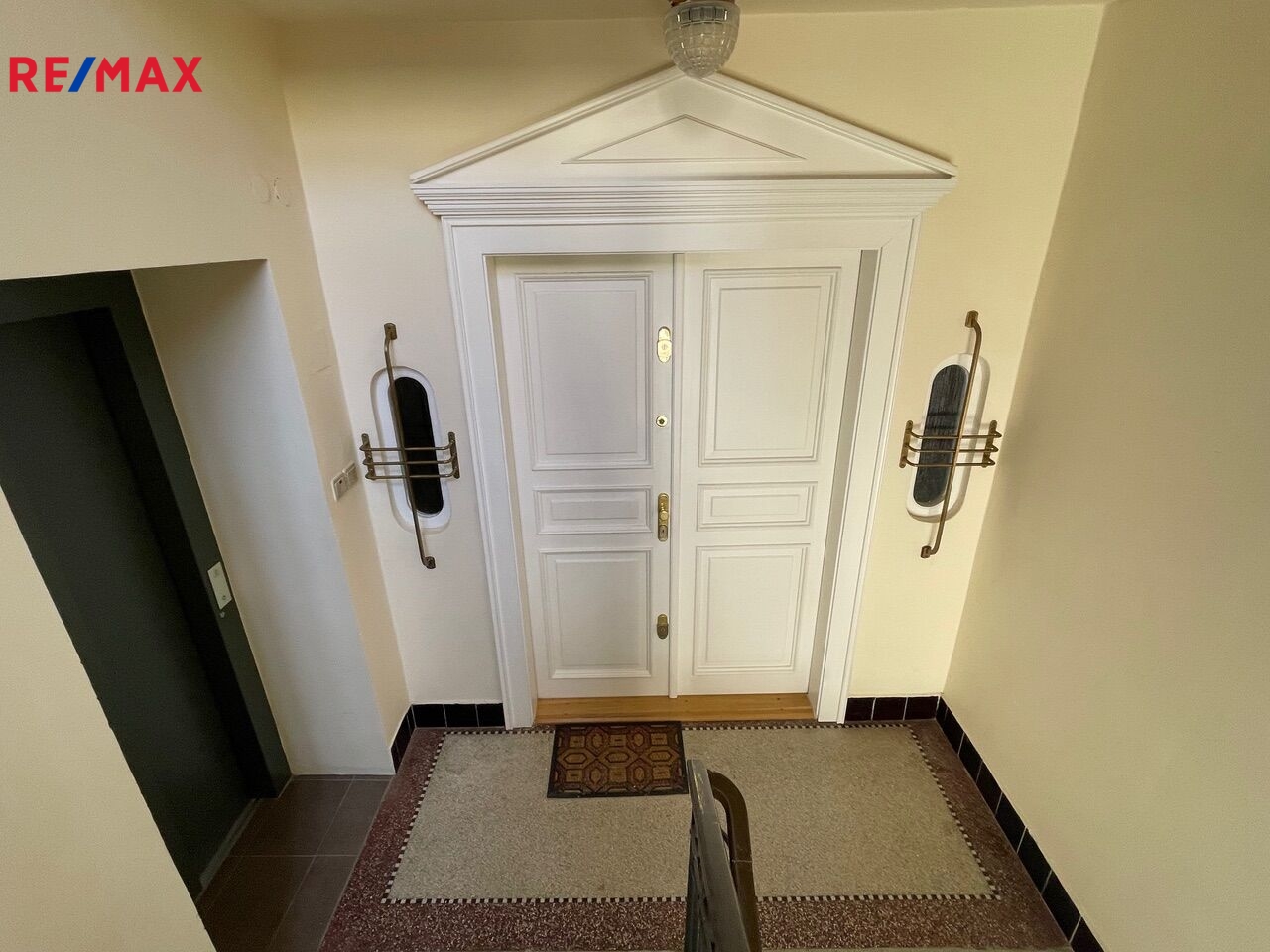 VCHODOVE DVERE DO BYTU