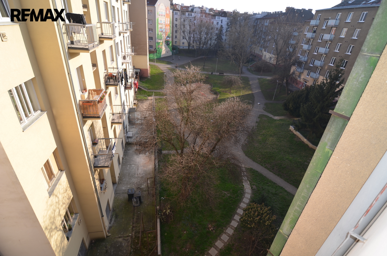 pohled do klidného vnitrobloku