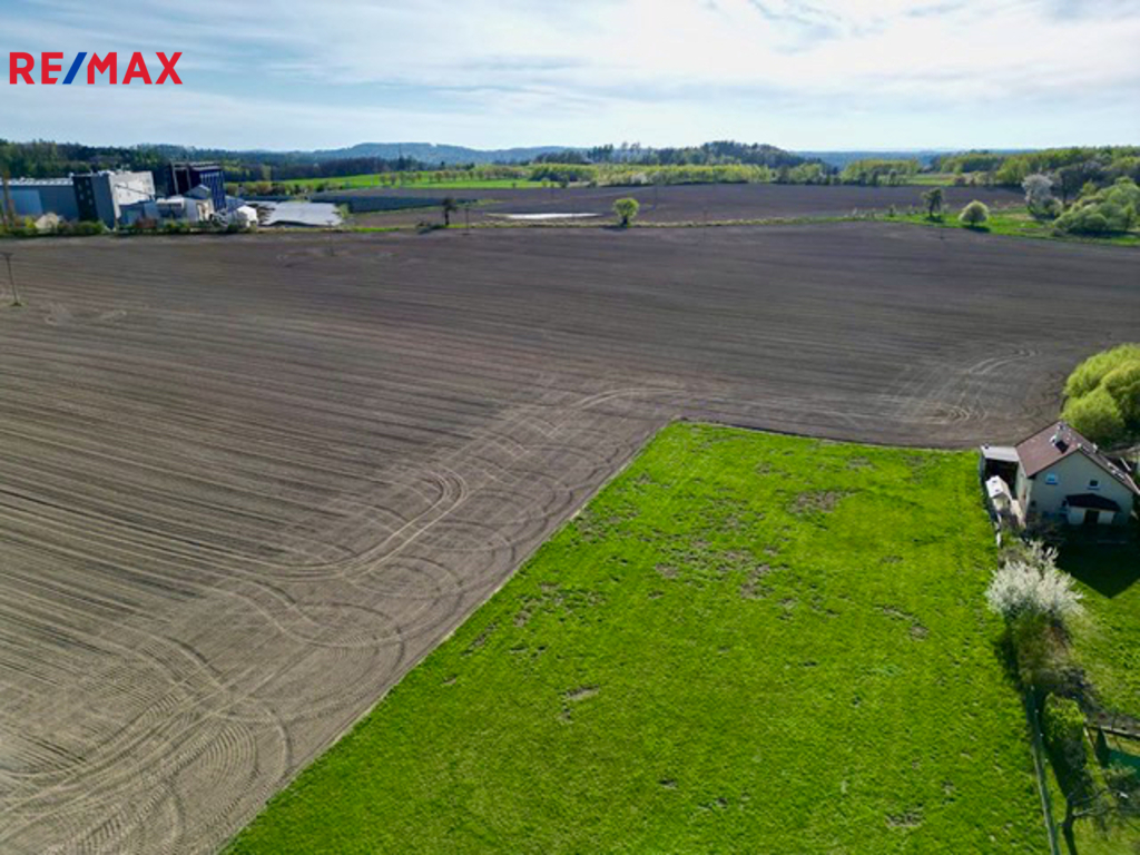 Přístupný z veřejné komunikace