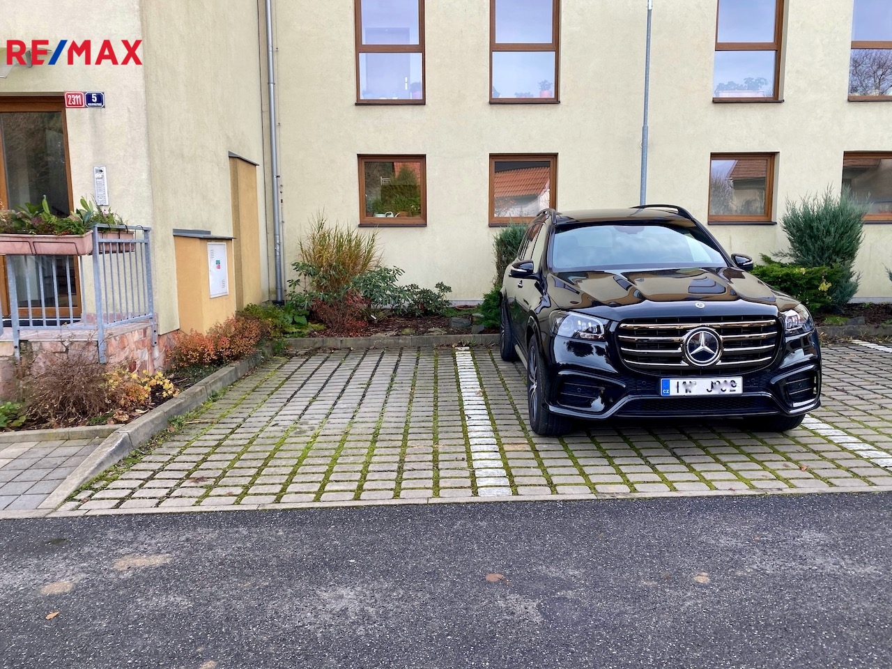 2x parkovací stání