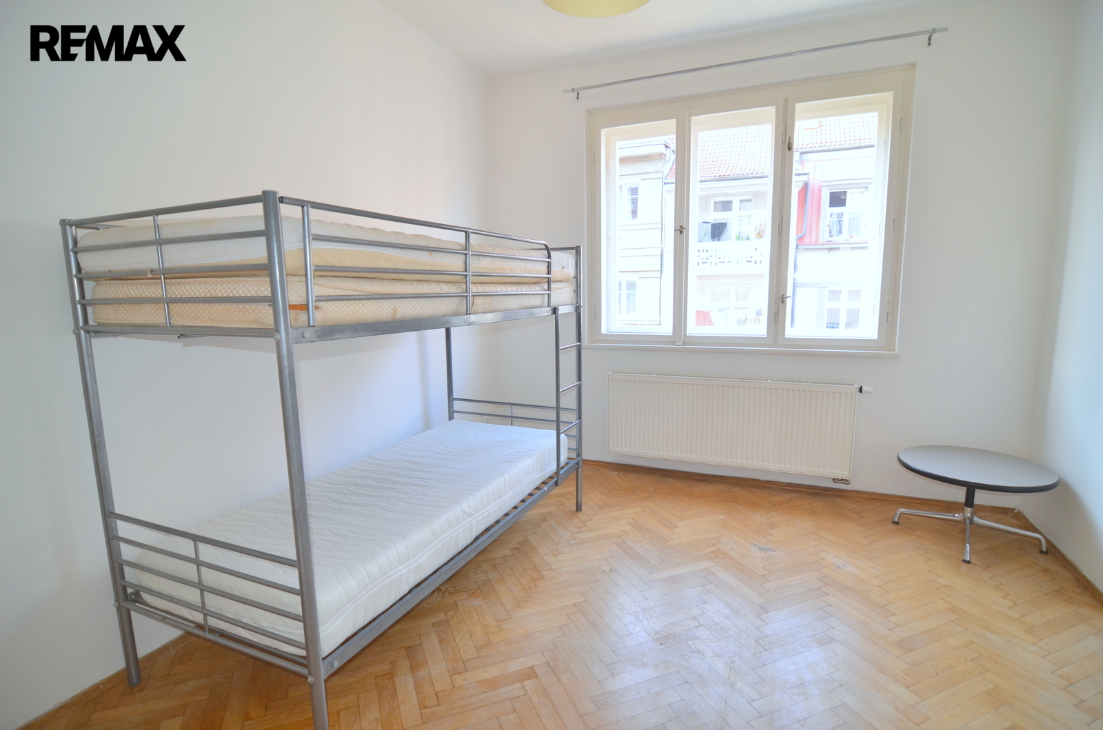 ložnice 15,8 m2 , může zůstat případně palanda