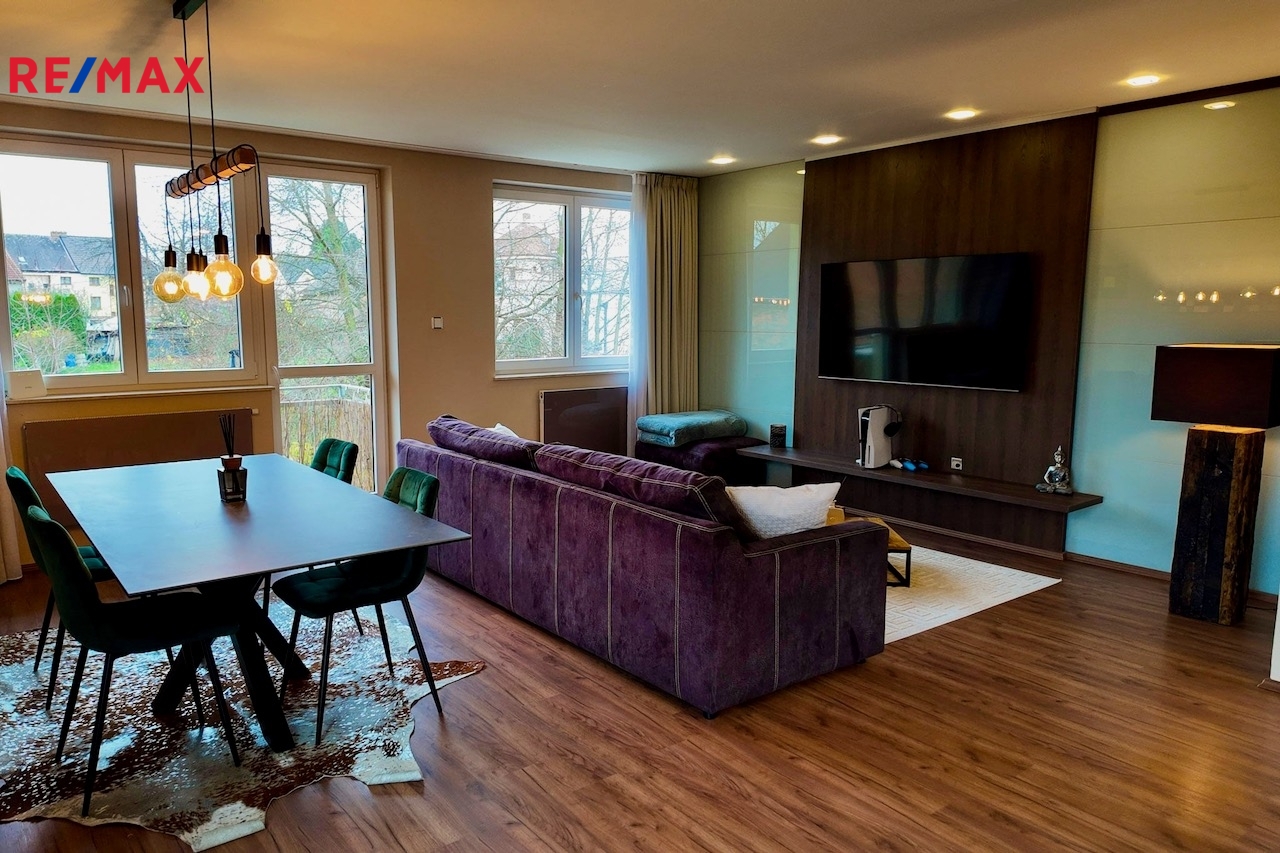 Velký světlý rohový