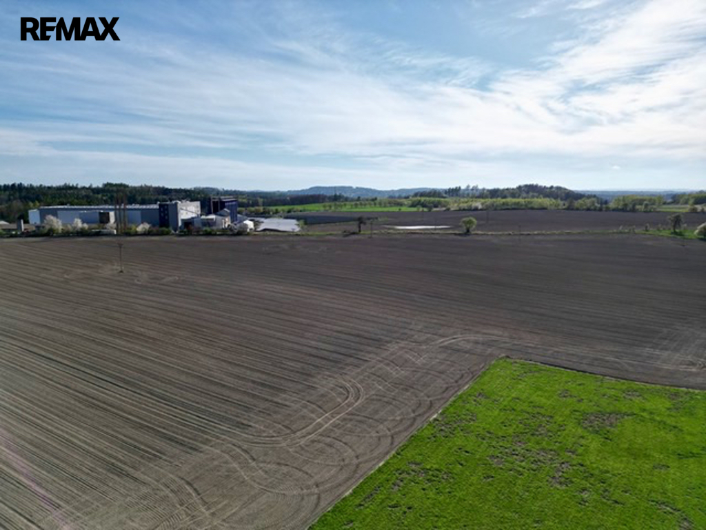Velký pozemek na výstavbu farmy
