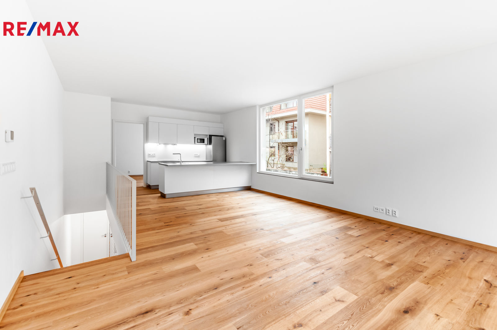 obývací pokoj s kuchyňským koutem