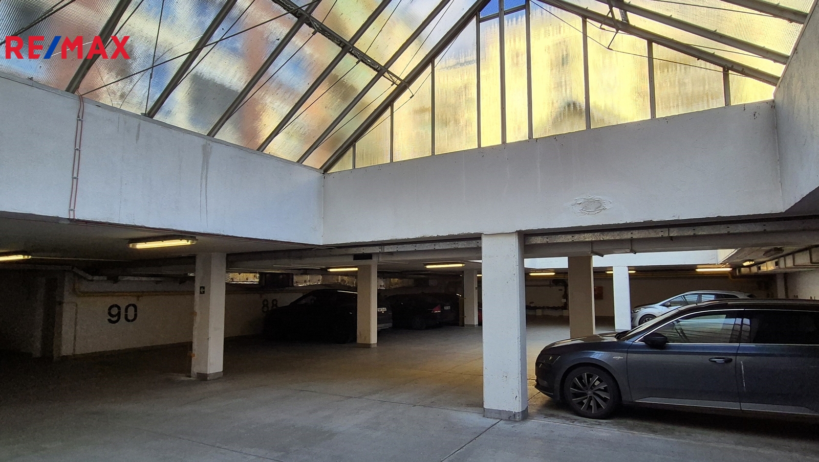 Podzemní garáže.