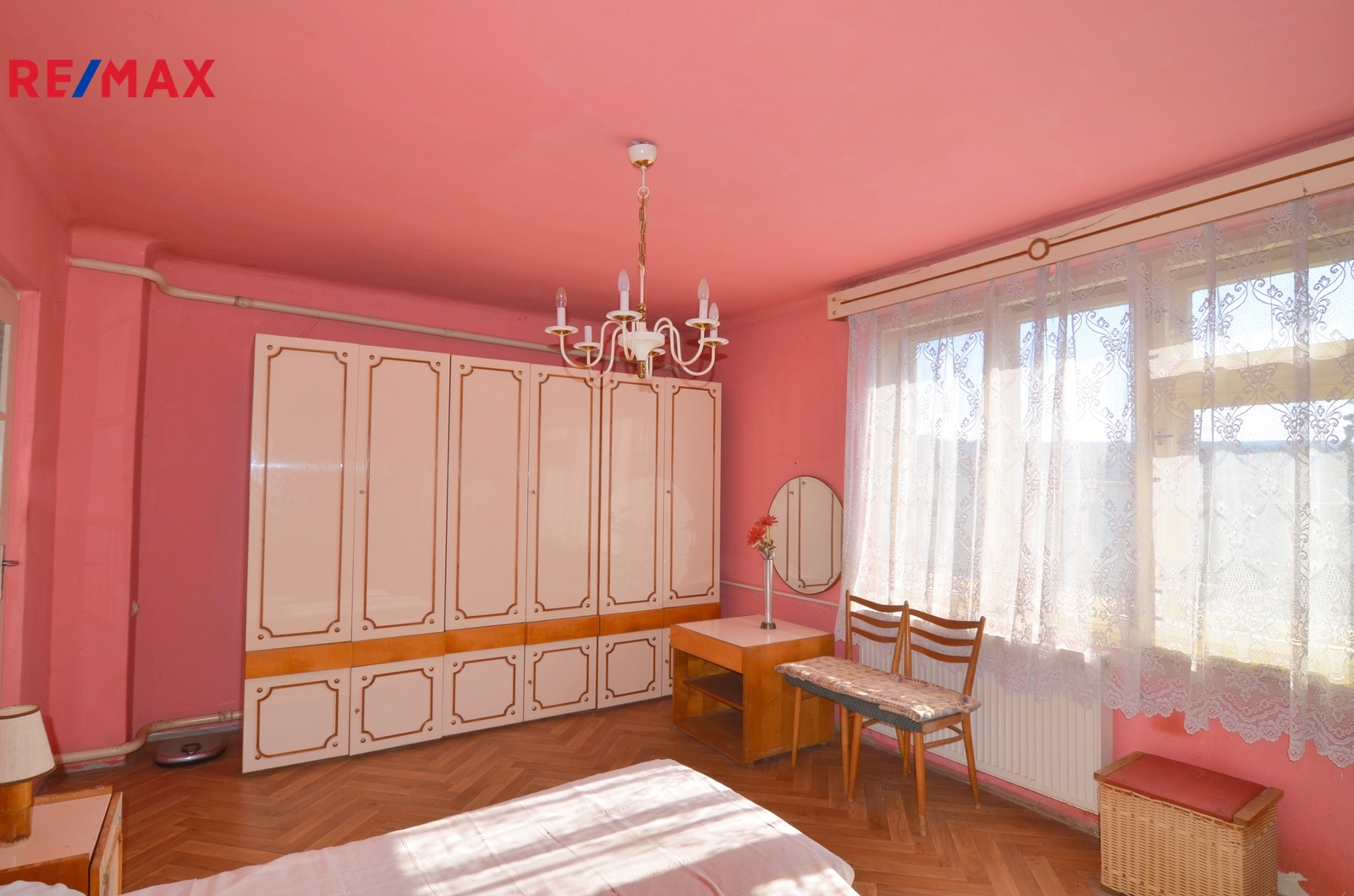 velká světlá ložnice 18 m2