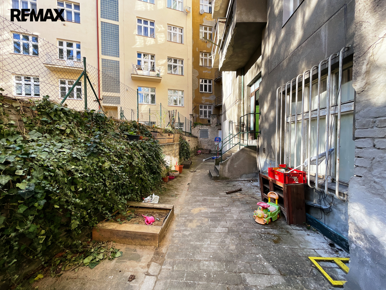 Dvůr - Vršovické náměstí