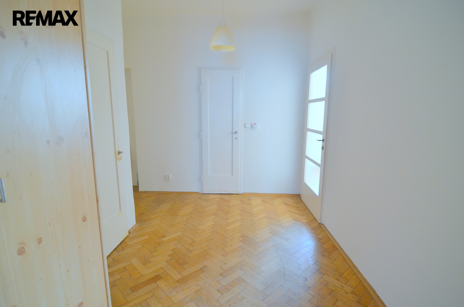 prostorná vstupní hala 13 m2