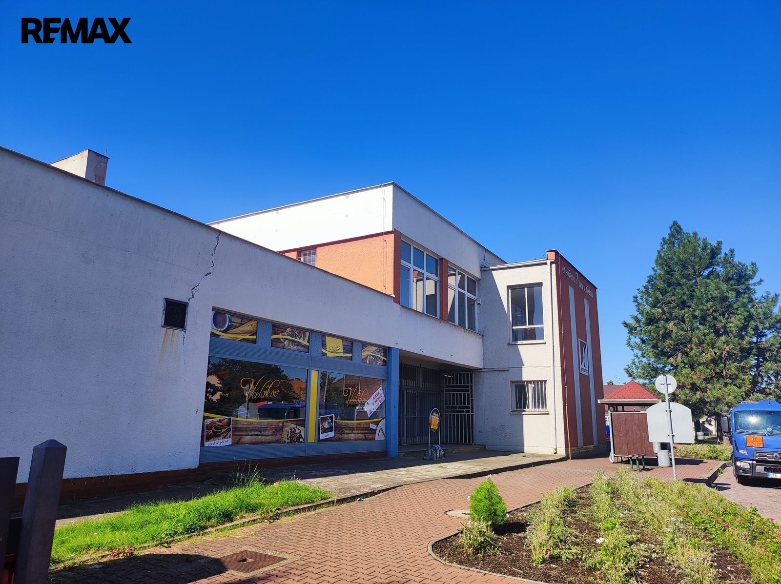 boční pohled budova