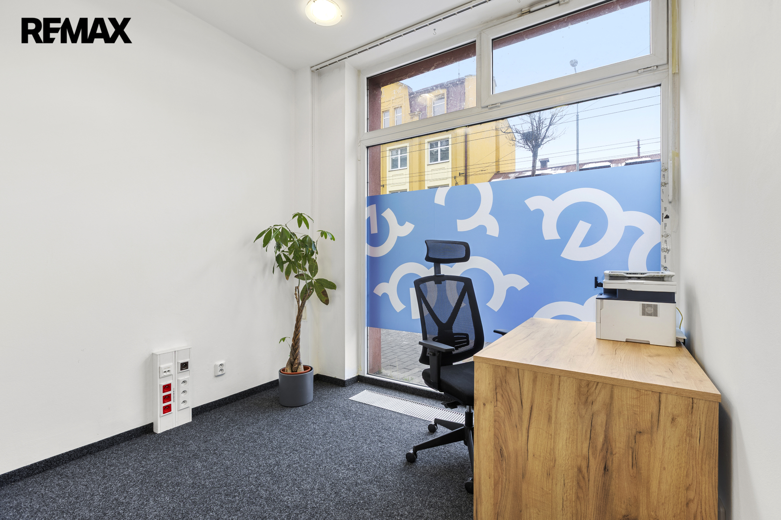 vedlejší kancelář