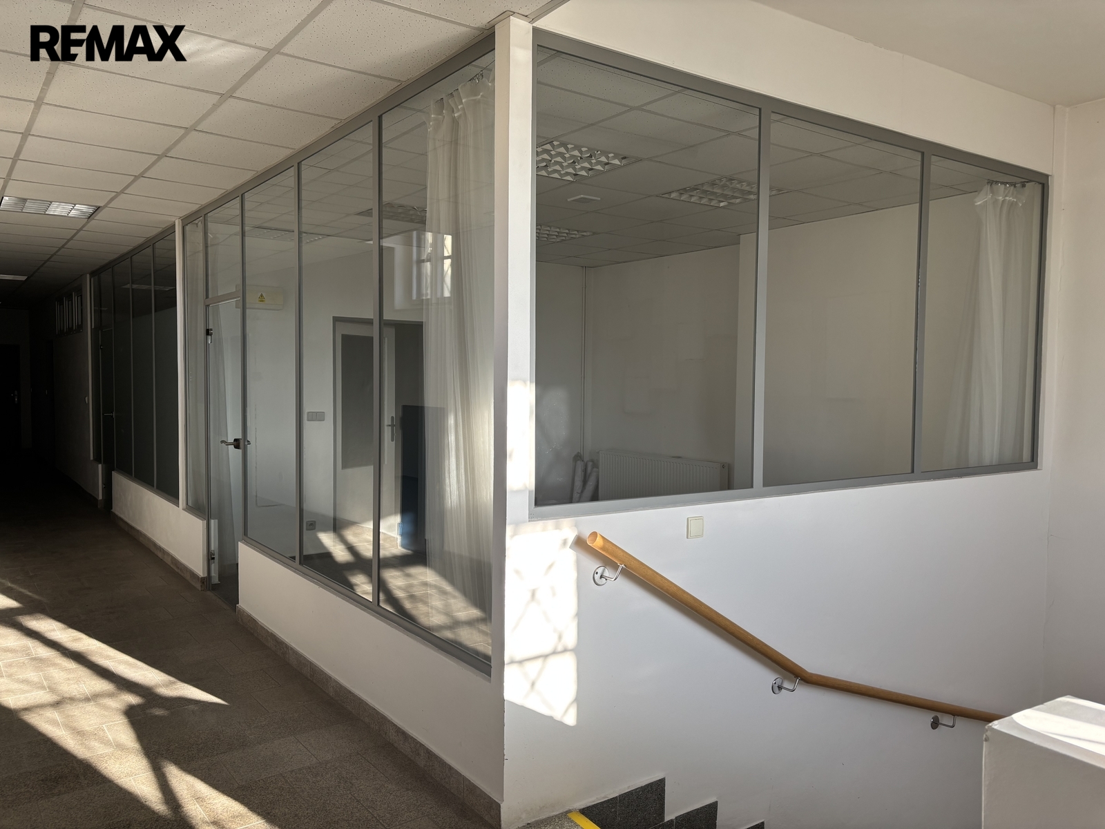 prosklené kanceláře