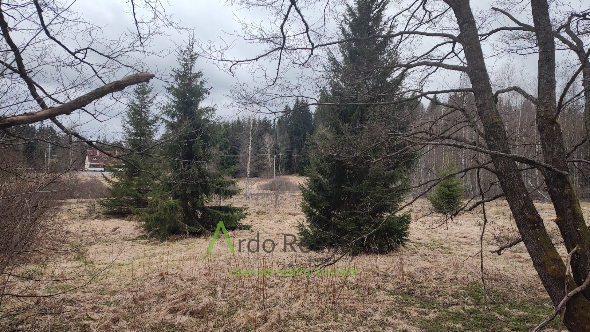 zajimavy-pozemek-primo-u-vypadovky-smer-guglwald-i