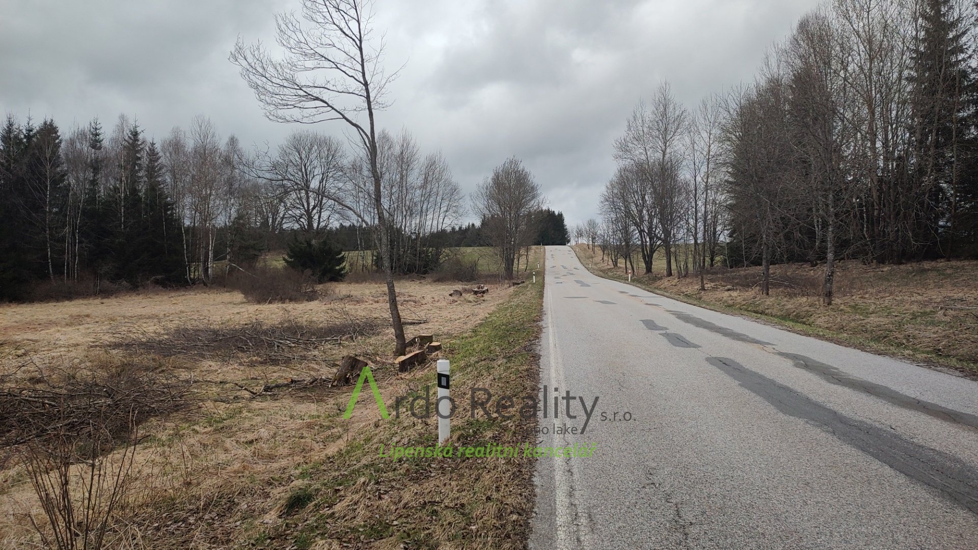 zajimavy-pozemek-primo-u-vypadovky-smer-guglwald-i