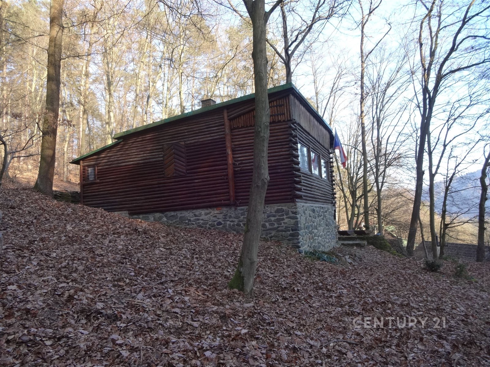 pohled na chatu z boku