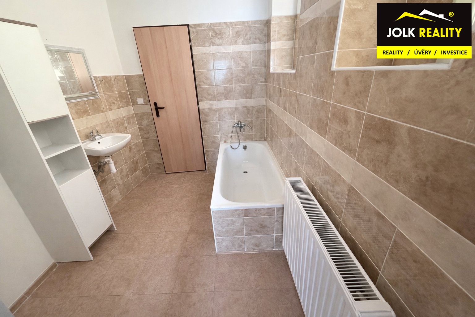 90959B89-4028-4EE6-8328-7C82B557C224