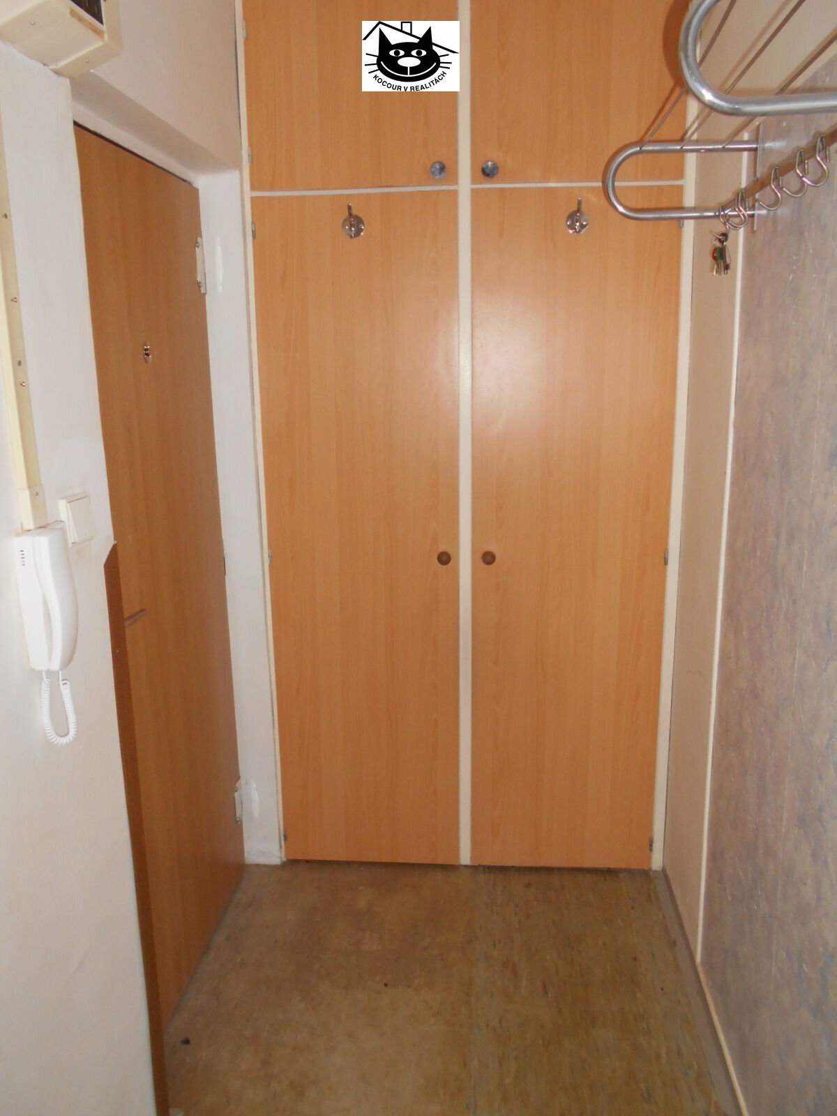 předsíň, vč. vestav.skříně