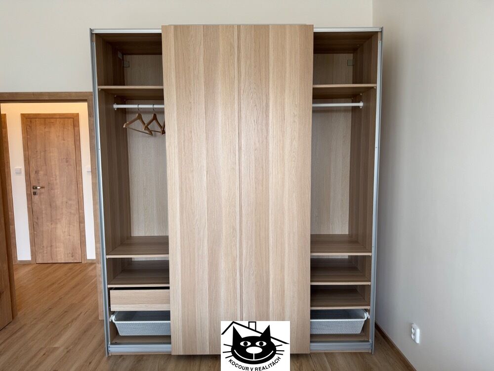 nová šatní a prádelní skříň