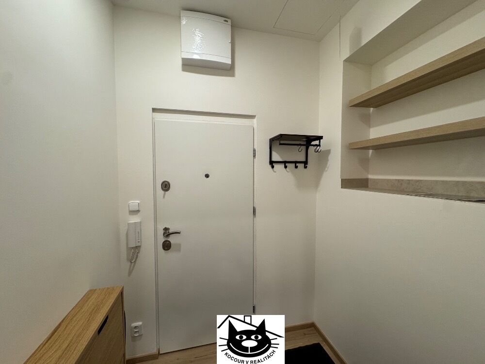 kvalitní vstup.dveře, nový rozvod el.