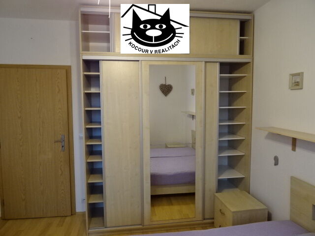 skříň v lož.