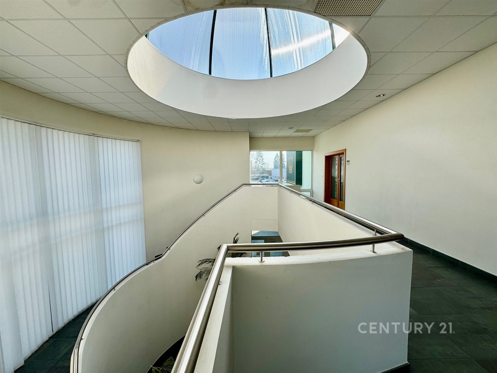 Pronájem kanceláře 153 m² – pohled 3
