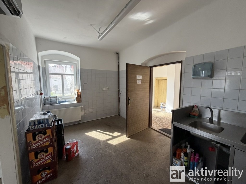 52A65B1F-9DCA-4310-8B28-C2B2473E3D26_1_105_c