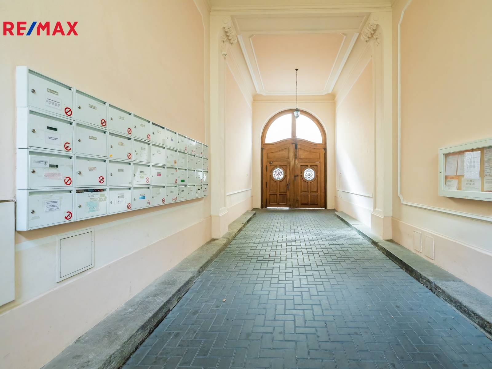 Možno změnit na prádelnu a úložné prostory.