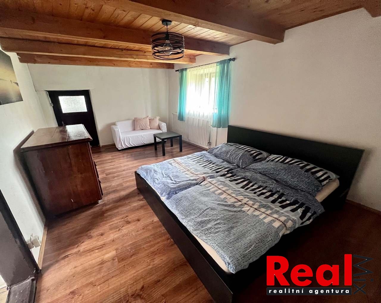 loznice-s-manzelskou-posteli-6136-