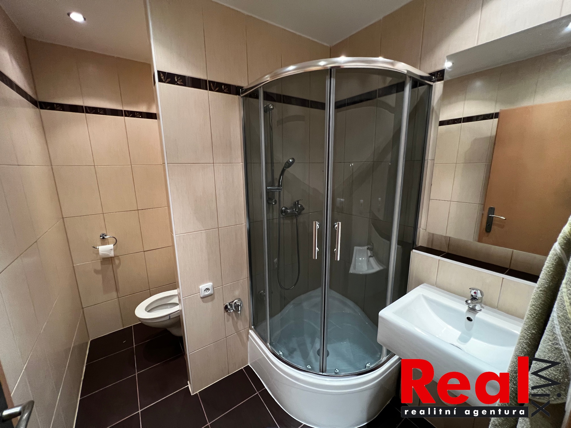 A3664015-0B69-4266-BD5C-FFE9F82CCEEA