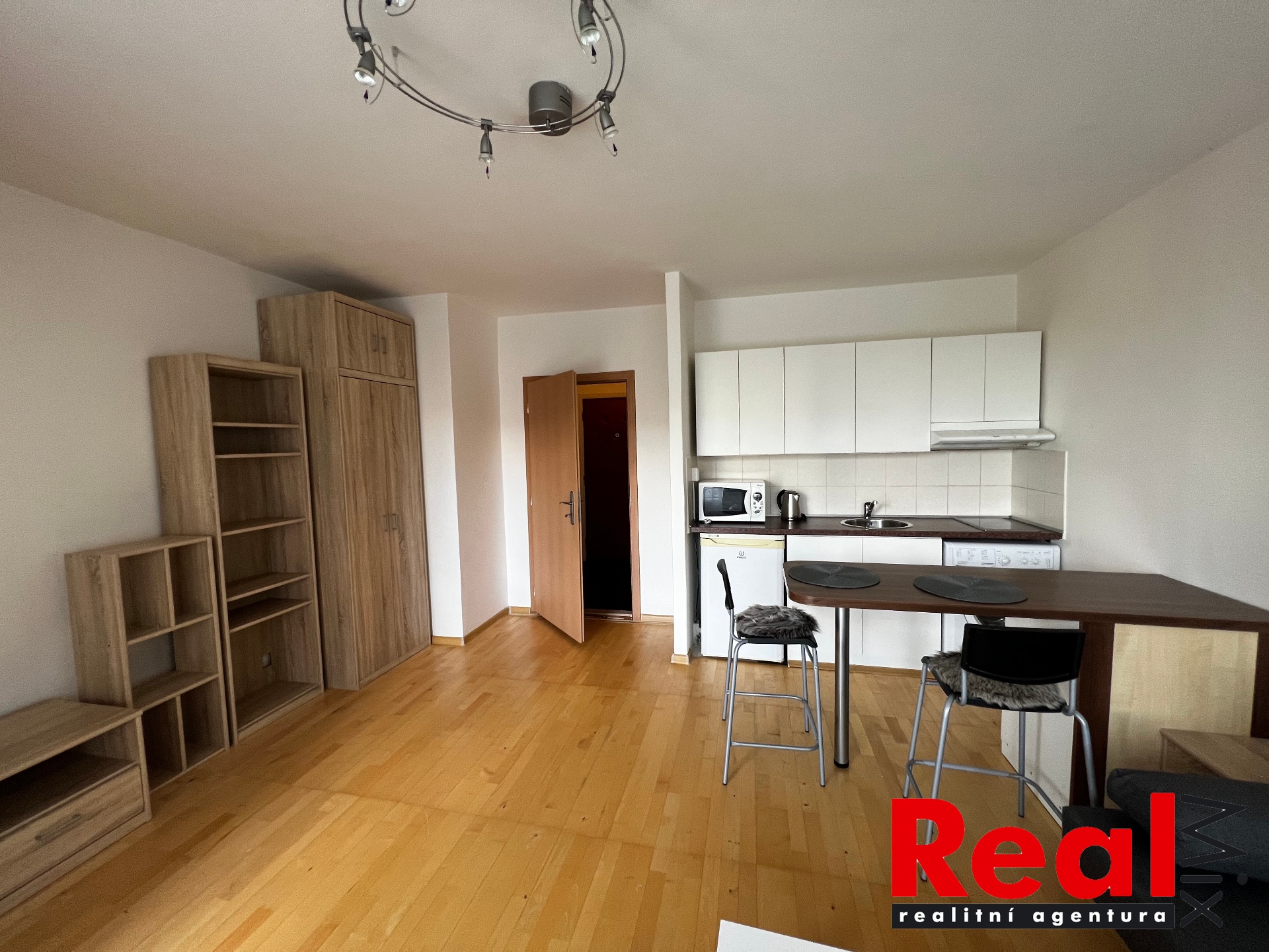 555D4DA0-9DE8-45B6-BF34-39B1393DC239