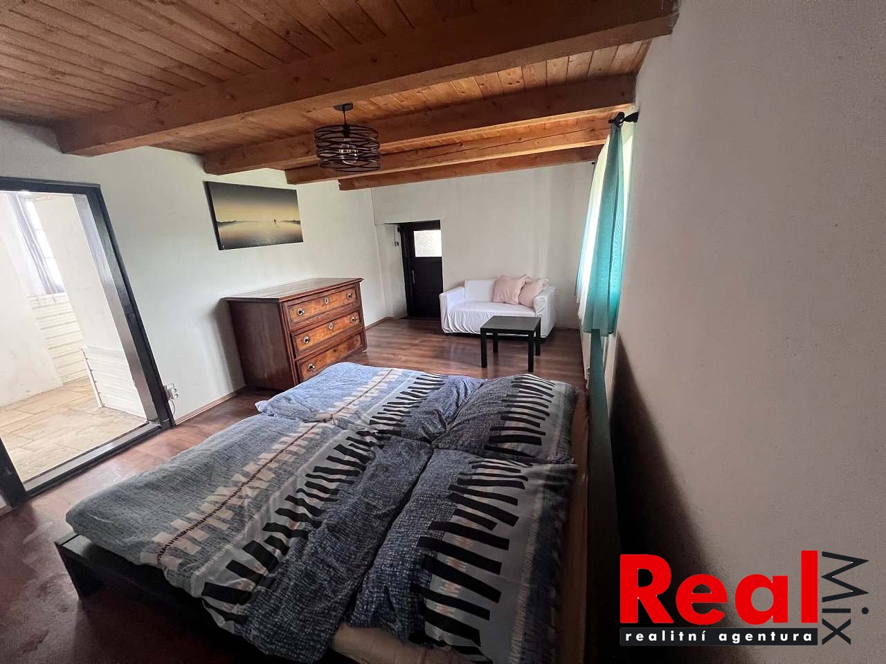 loznice-s-manzelskou-posteli-8443-