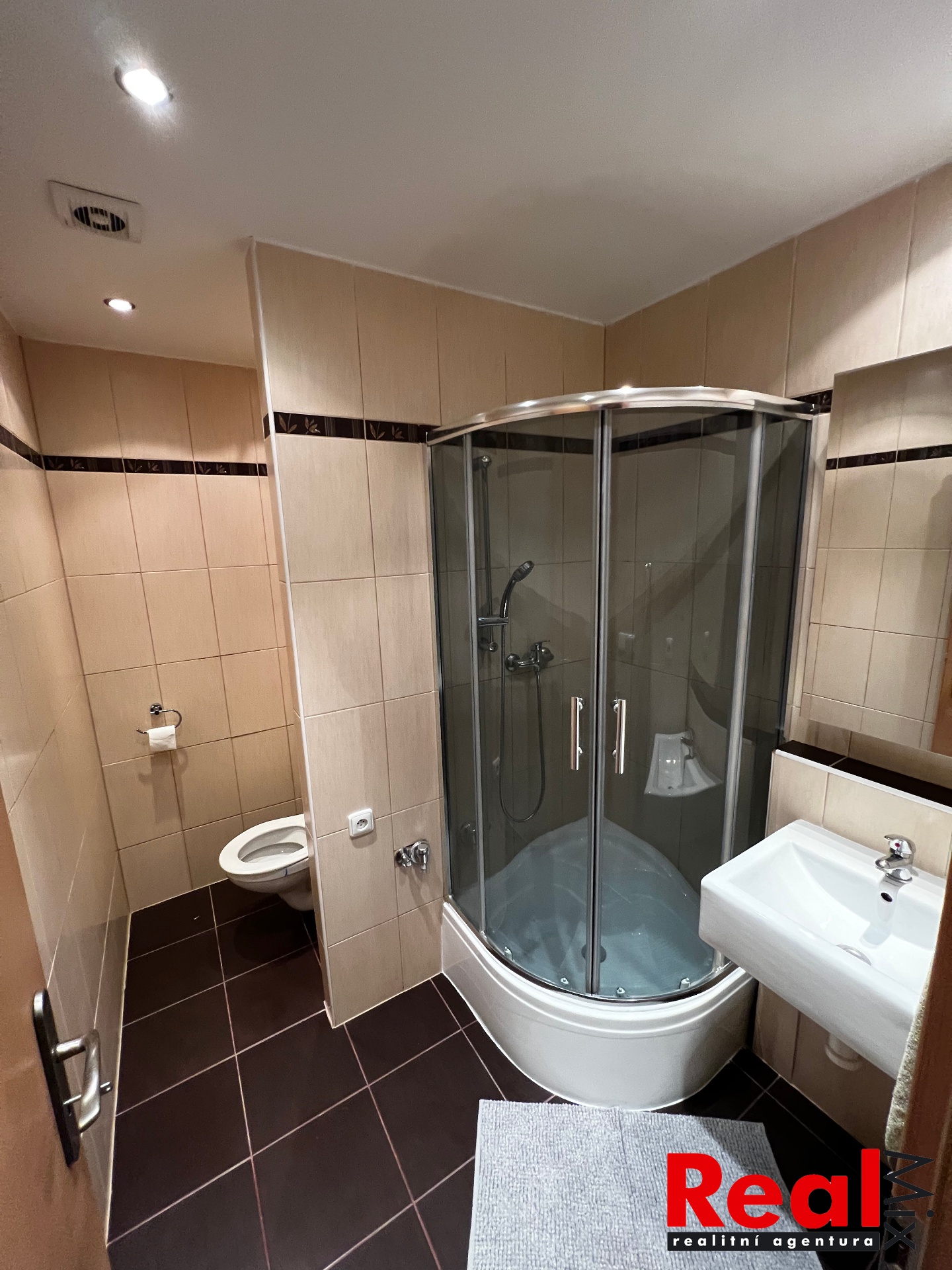 9DC03ACB-48AF-4338-8952-8C670EA025A9