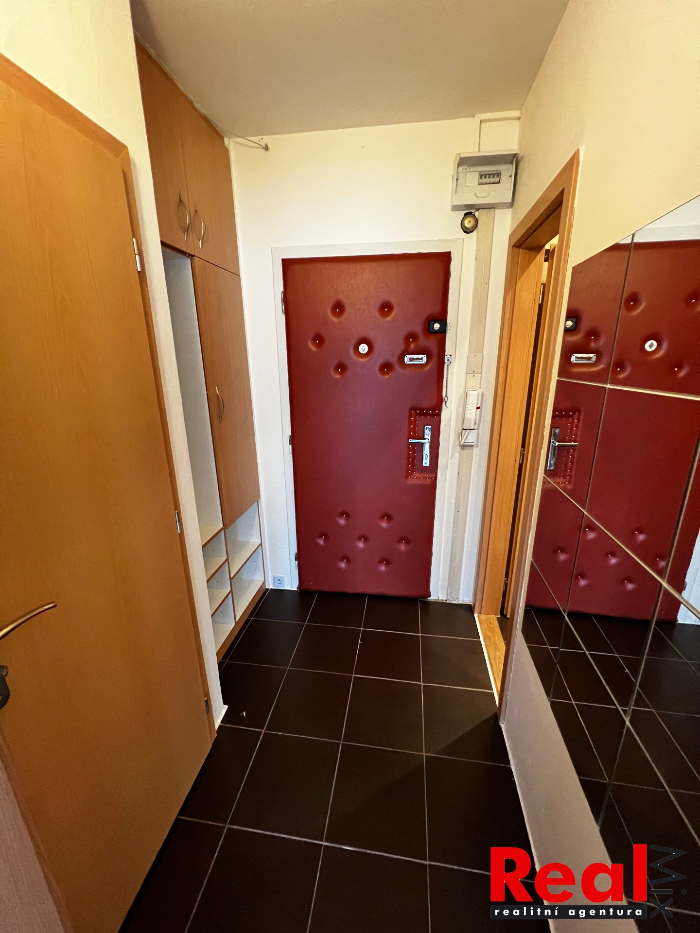 E8A7F908-B98F-454A-B477-A51B742F91BE