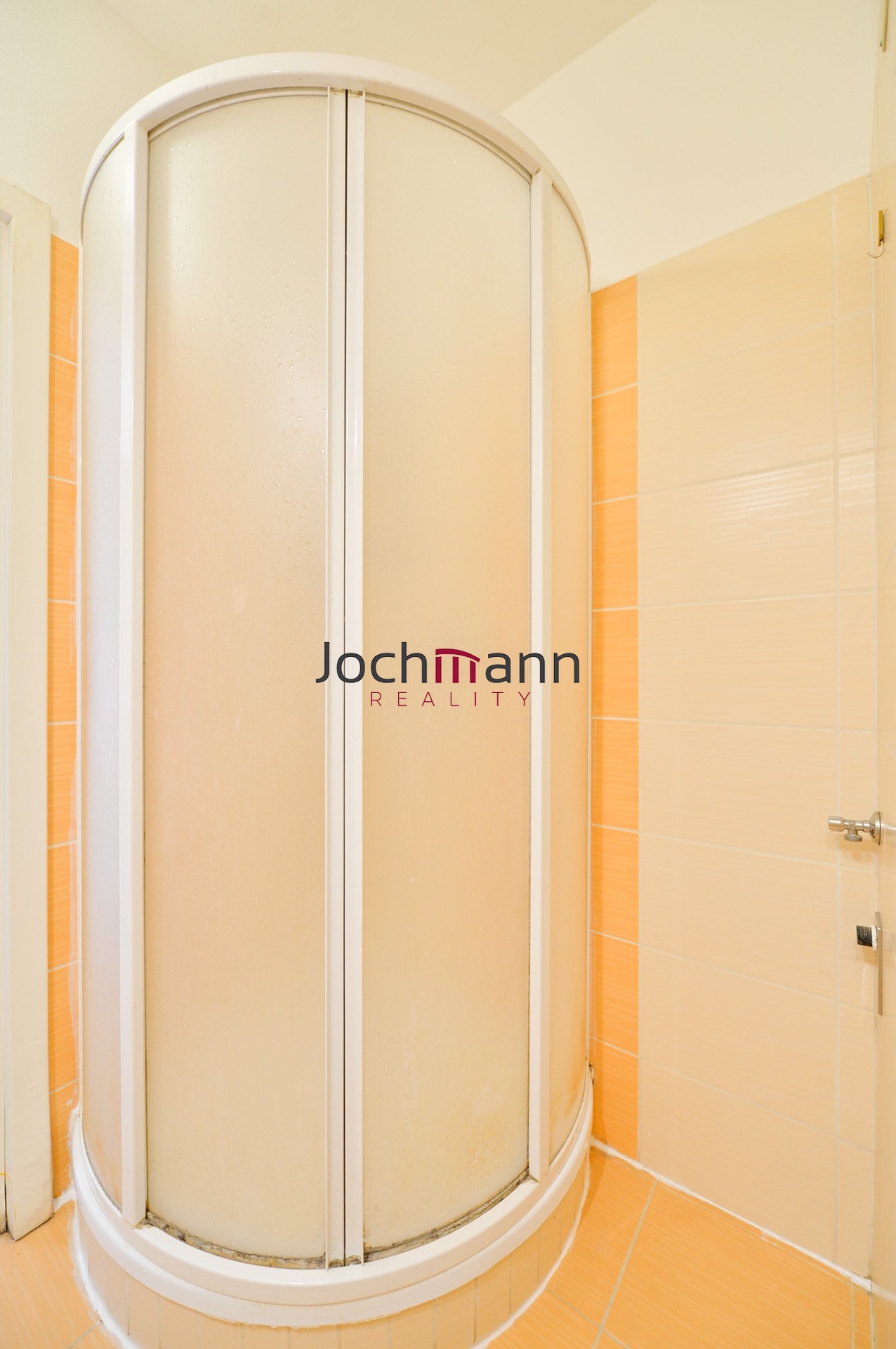 DFF6B95E-29F4-4578-8F2F-666709C6176A