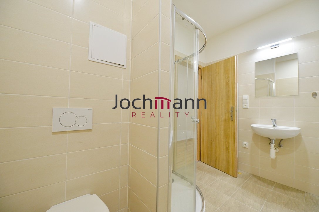 64295131-AC1E-47FC-BE7A-909C48E687F8_1_105_c