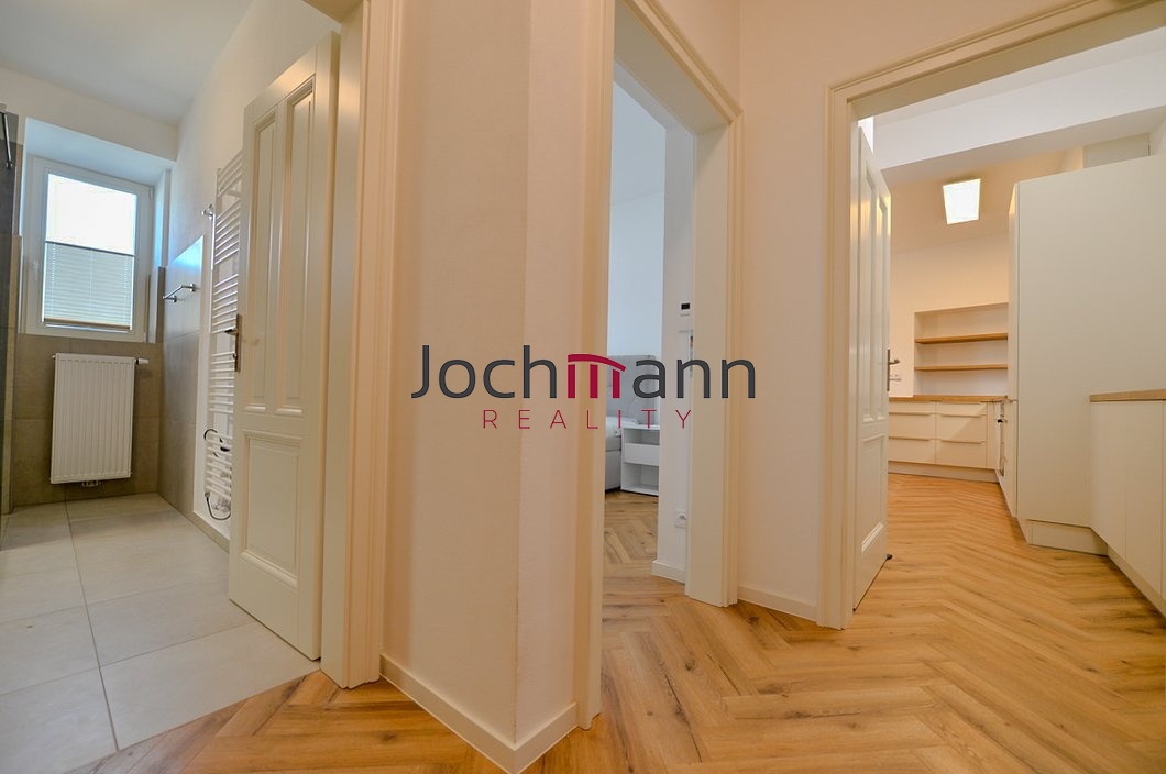 751EF50F-FF66-4DDC-9335-126584296DE4_1_105_c