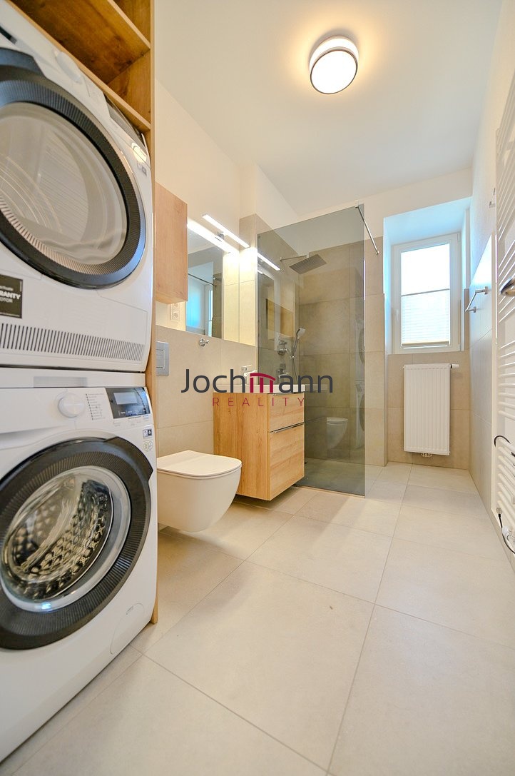 B88EBE7C-A8B9-4CD0-8B17-81BDE388D6B7_1_105_c