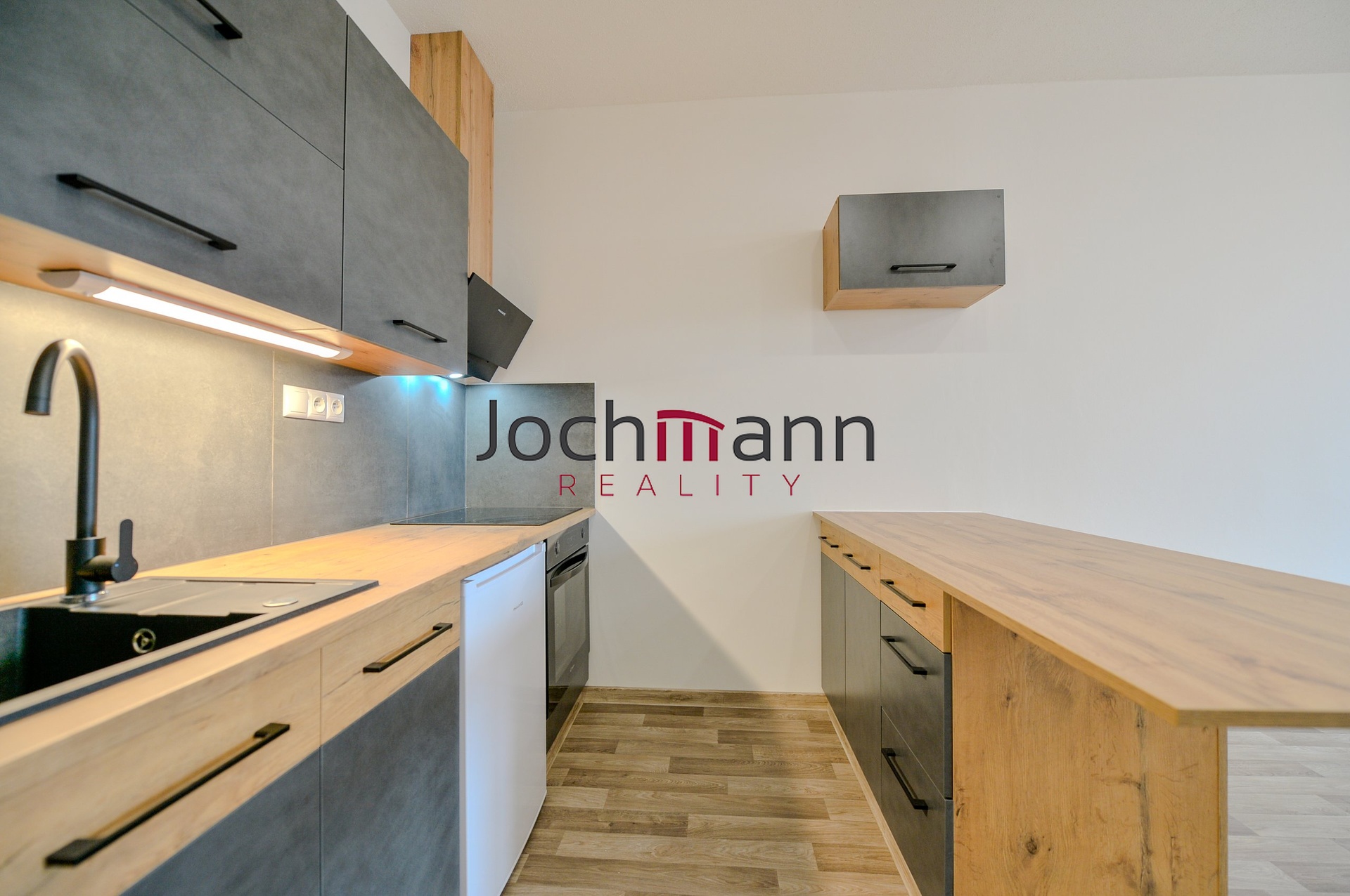 6DEBF09F-74DA-4B61-A579-A48C7927EDA4-2